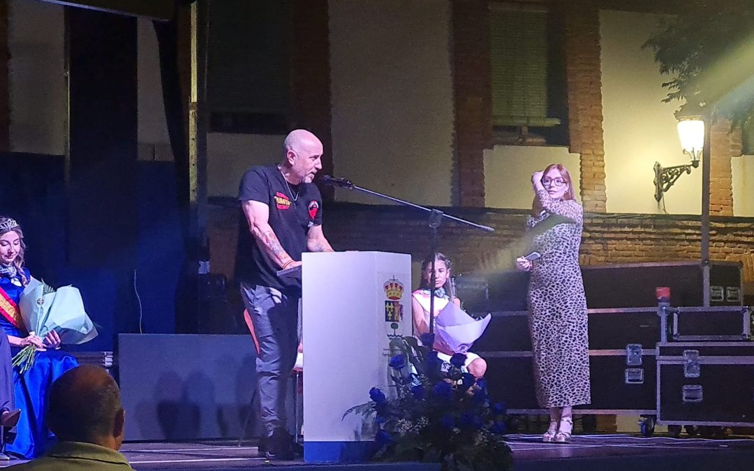 FERNÁN CABALLERO RINDE UN EMOTIVO HOMENAJE A ÁLVARO «PUMITA» MARTÍNEZ POR SU TRAYECTORIA PROFESIONAL